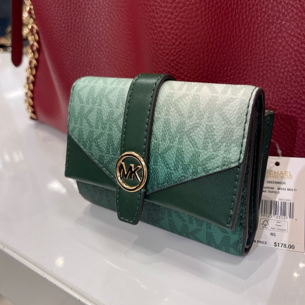 MICHAEL KORS Greenwich Medium Ombré Signature Logo Tri-Fold Wallet
Moss Multi
NW - Picture 9 of 16